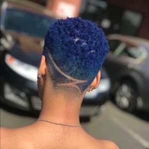 Meet your Posher, Tee